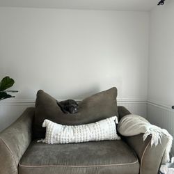 💺 FREE Loveseat 