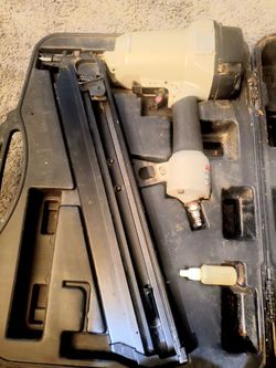 Nailer w/ Case, Manual & Accessories – Excellent Condition