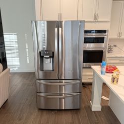 LG REFRIGERATOR FRENCH DOOR STYLE