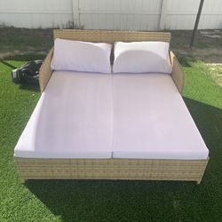 White Outdoor Daybed With Cover
