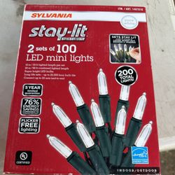 SYLVANIA 2 Set Of 100 Lights - Total $200 - NEW 25$ Firmed Price 