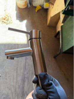 Bathroom sink faucet