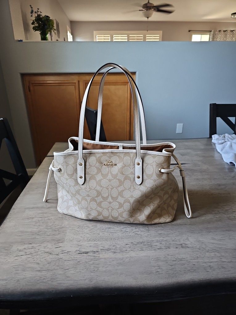 Coach Purse: Great Condition