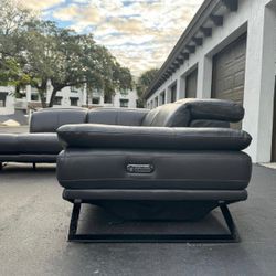 Couch/Sofa Sectional - Like new - Recliners - Delivery Available 🚛