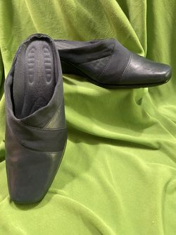 Easy Spirit navy mules size 8.5