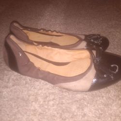 Women's Nurture Flats Size 10 ( Never Worn)