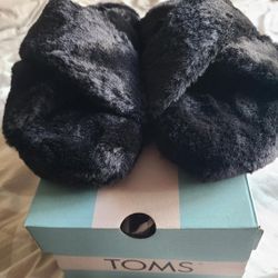 New Tom Slippers Sz 8