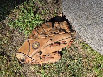 Nike Pro Style Infielders Glove ( SEE PICS) LOCATED IN GLENDORA.  CHECK OUT MY PAGE FOR OTHER BASEBALL EQUIPMENT FOR SALE "CHEAP"