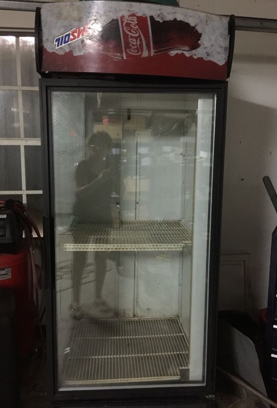 Coca Cola commercial Refrigerator! Needs compressor !