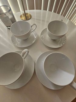 Set of 4 Tea Cup and Saucers