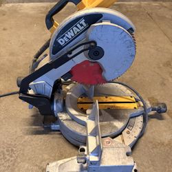 DeWalt Saw