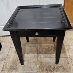 BLACK PAINTED WOOD END TABLE WITH DRAWER