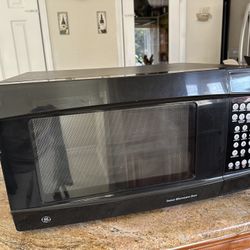 GE Big Microwave (22”W x 12”H x  16”D) In Good Condition 