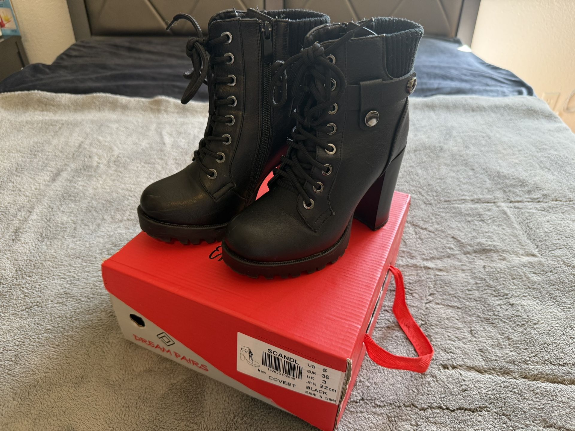 Dream Pairs Boot Heels with Laces 