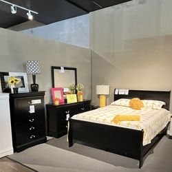 Black Queen Bedroom Set
