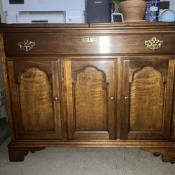 Kitchenette with Leaf 