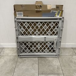 Pet Gate - Fits Openings 26” - 40”