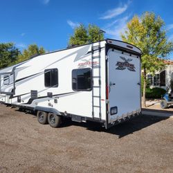 2020 extreme 27 ft toy hauler 14 ft garage fits X3 4 seat
