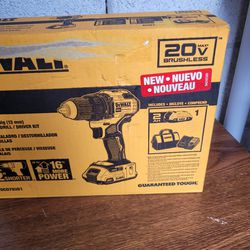 New DEWALT DCD793D1 20V MAX Cordless Drill Driver, with bag and battery with charger