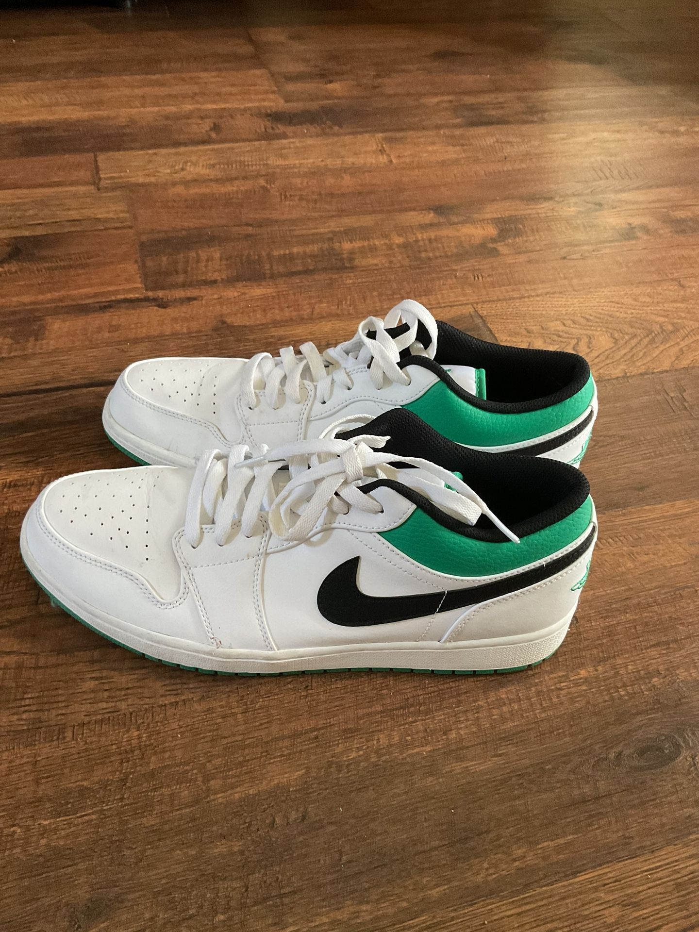 Nike Air Jordan 1 Low SE green and white trainers #jordan1 #sneakerhead