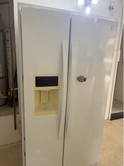 Double door refrigerator