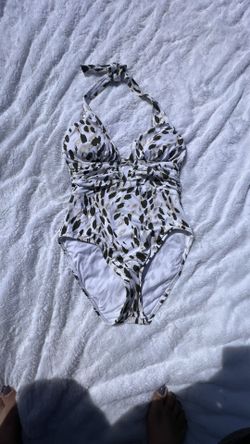 NWT  La Blanca V-Front Keyhole Halter One Piece Swimsuit Olive Petals Green SZ 8