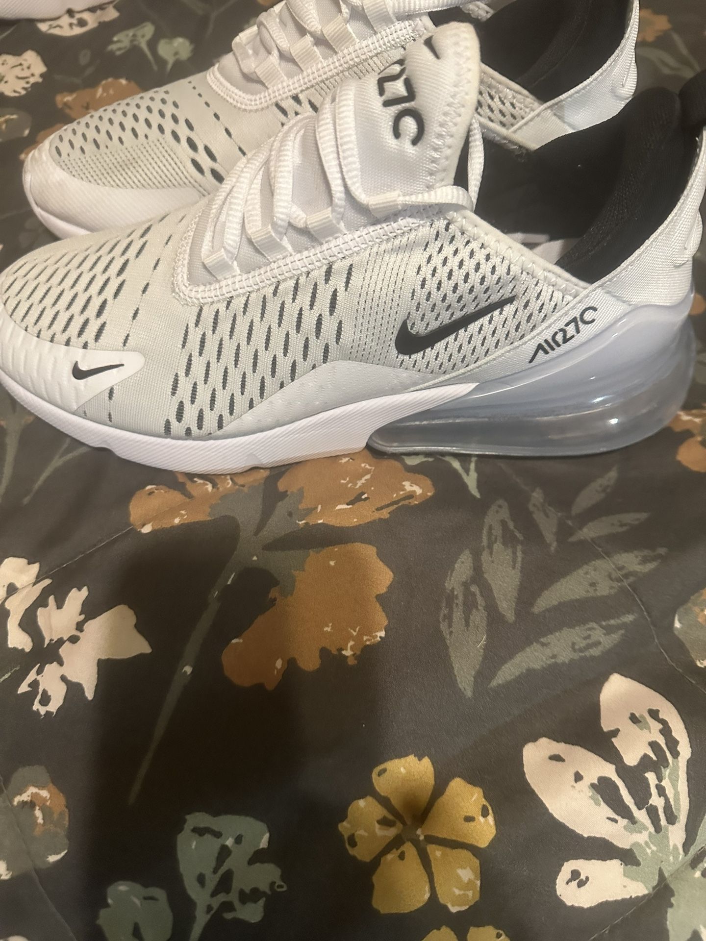New Women’s Nike 270 Size 8 White 