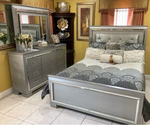 LUXURY USED QUEEN SIZE BEDROOM SET BED MATTRESS DRESSER MIRROR AND COMFORTER IN NORTH MIAMI BEACH