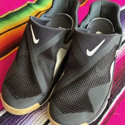 Nike - Women's Flyease