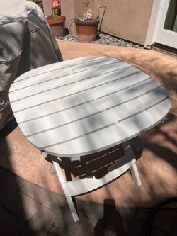 Patio furniture-Table and 8 Chairs