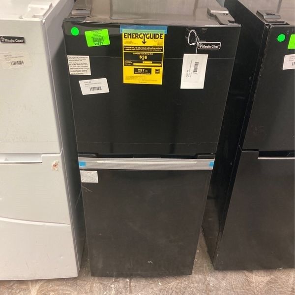 Magic Chef 10.1 Cu. Refrigerator HMDR1000B for Sale in Las Vegas, NV