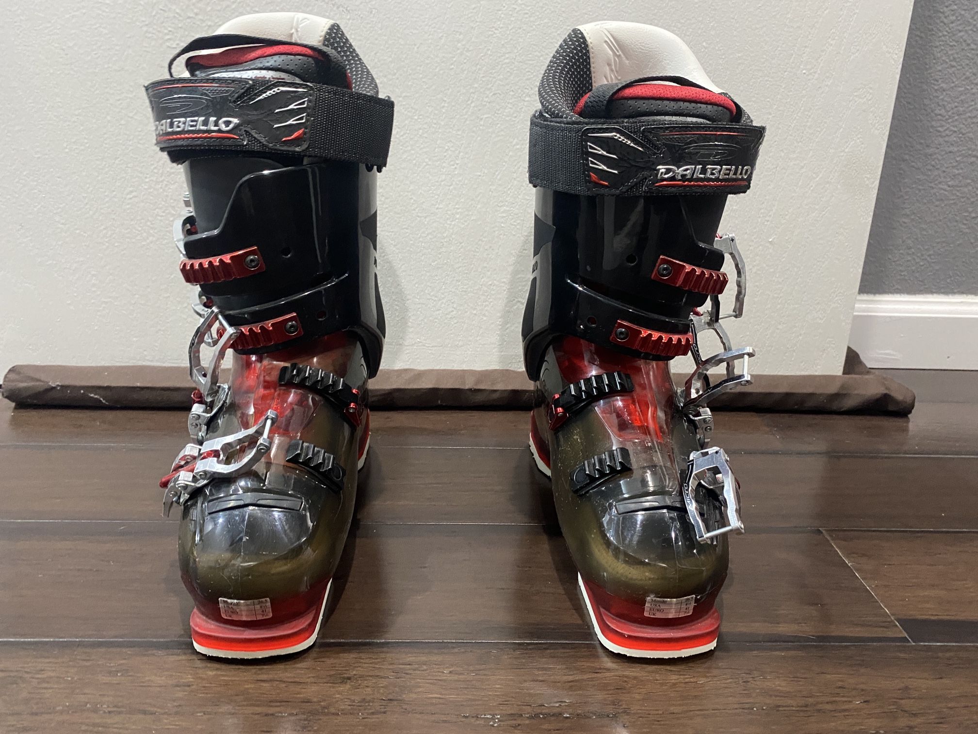 New 8.5 Ski boots