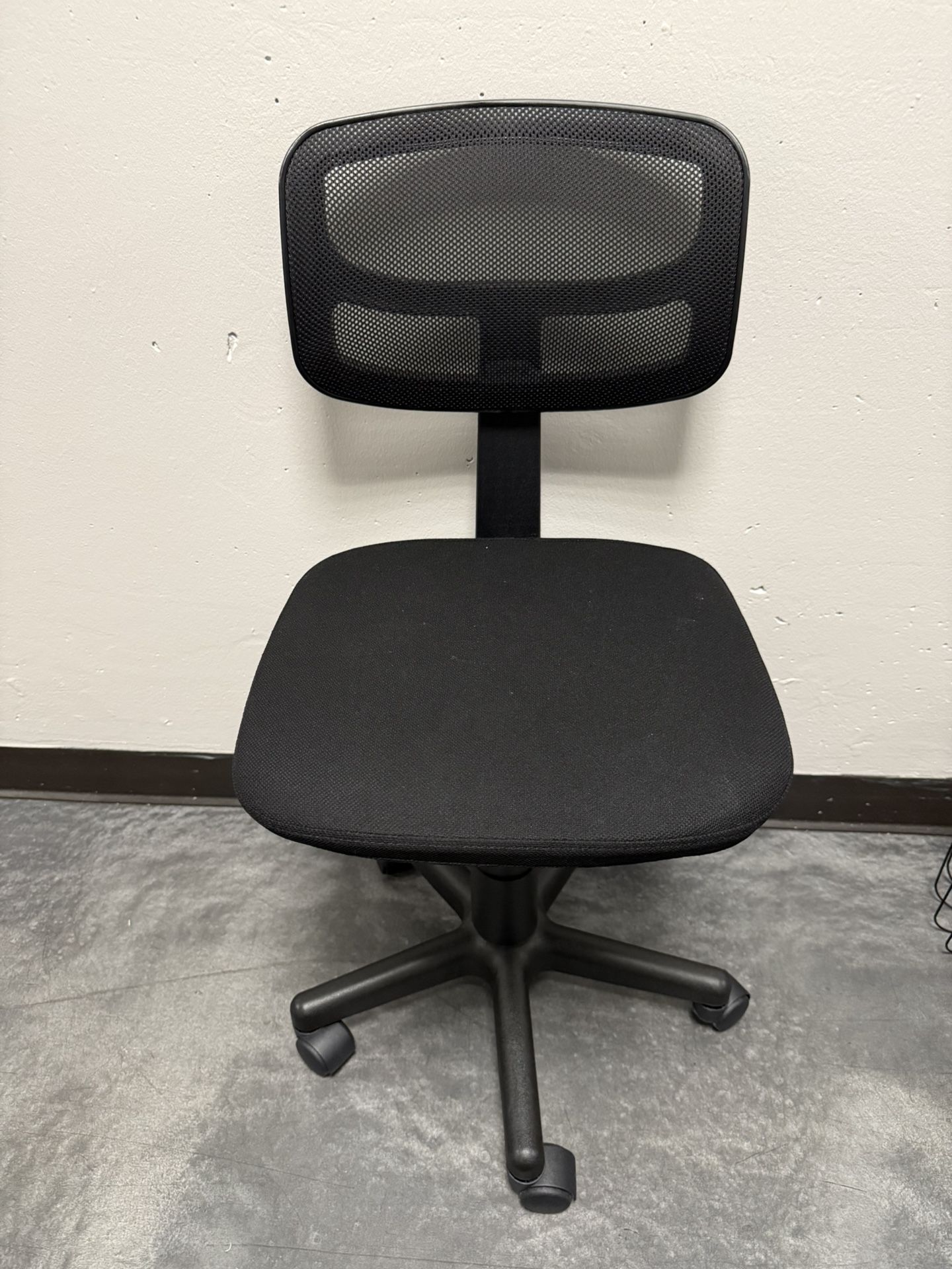 Mainstays Mesh Task Chair with Plush Padded Seat, Teens and Adult, Black/Black