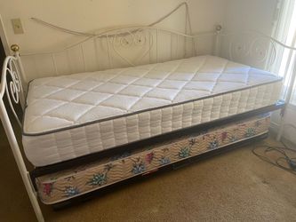 Twin trundle bed