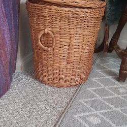 Woven Wood Wicker Laundry Basket With Lid