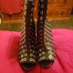 New ALDO Black N Gold Boot Heels Size 8½