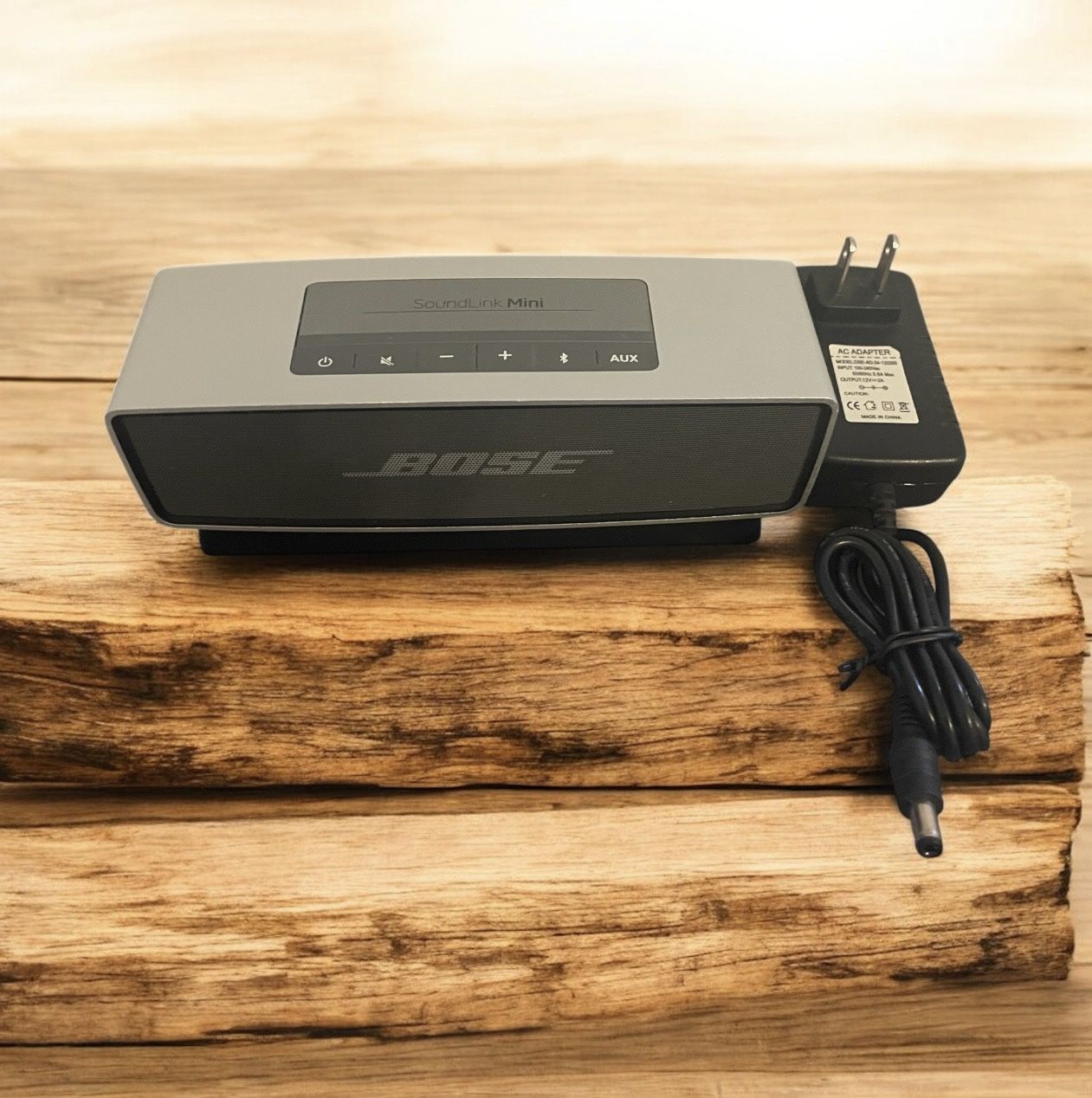 Bose Soundlink Mini Bluetooth Speaker and Charger Silver Tested Working