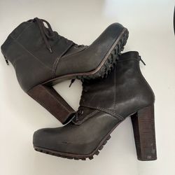 Vera Wang (Lavender)  Olive Green Heeled Boots (10)