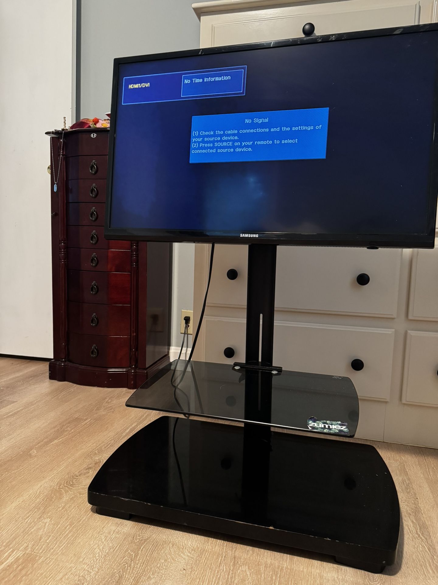 32in TV With Stand