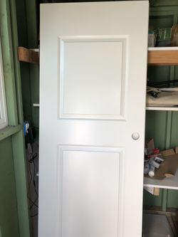 6 beautiful spray painted doors. 2 doors size 28"x80", and 4 doors 30" x80"... Doors can adjust hinges either side