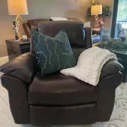 BEAUTIFUL BROWN LEATHER RECLINER