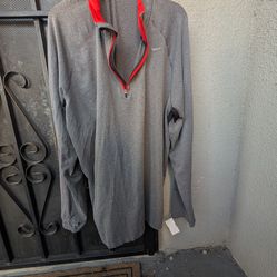 Nike Dri-FIT Men’s Quarter Zip Pullover Gray Red Size XL (Read – Small Hole)