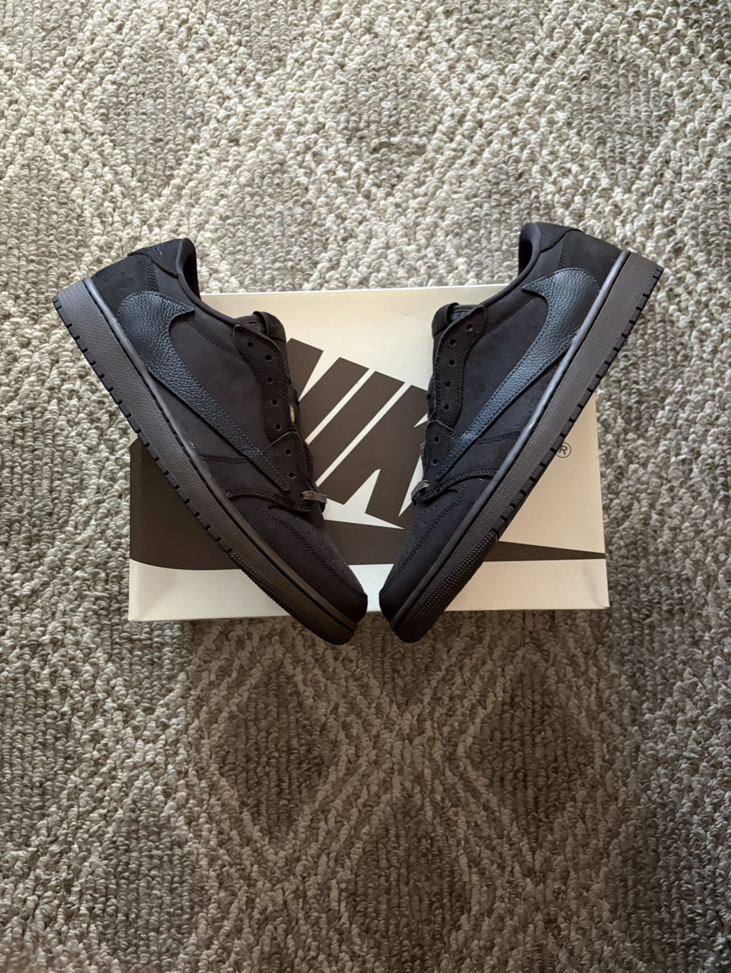 Travis Scott Jordan 1 low “Velvet”