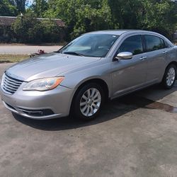 2013 Chrysler 200
