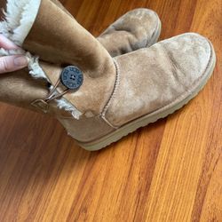UGG Bailey button calf height 
