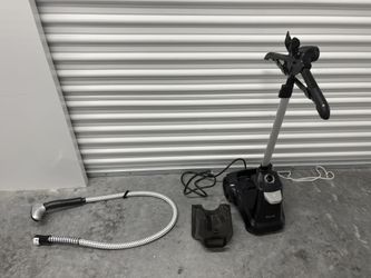 SALAV Heavy Duty Commercial Full-Size Garment Steamer (Cracked Water Tank)  Turns on perfect  Tank has a crack works well just a leak  Selling for par