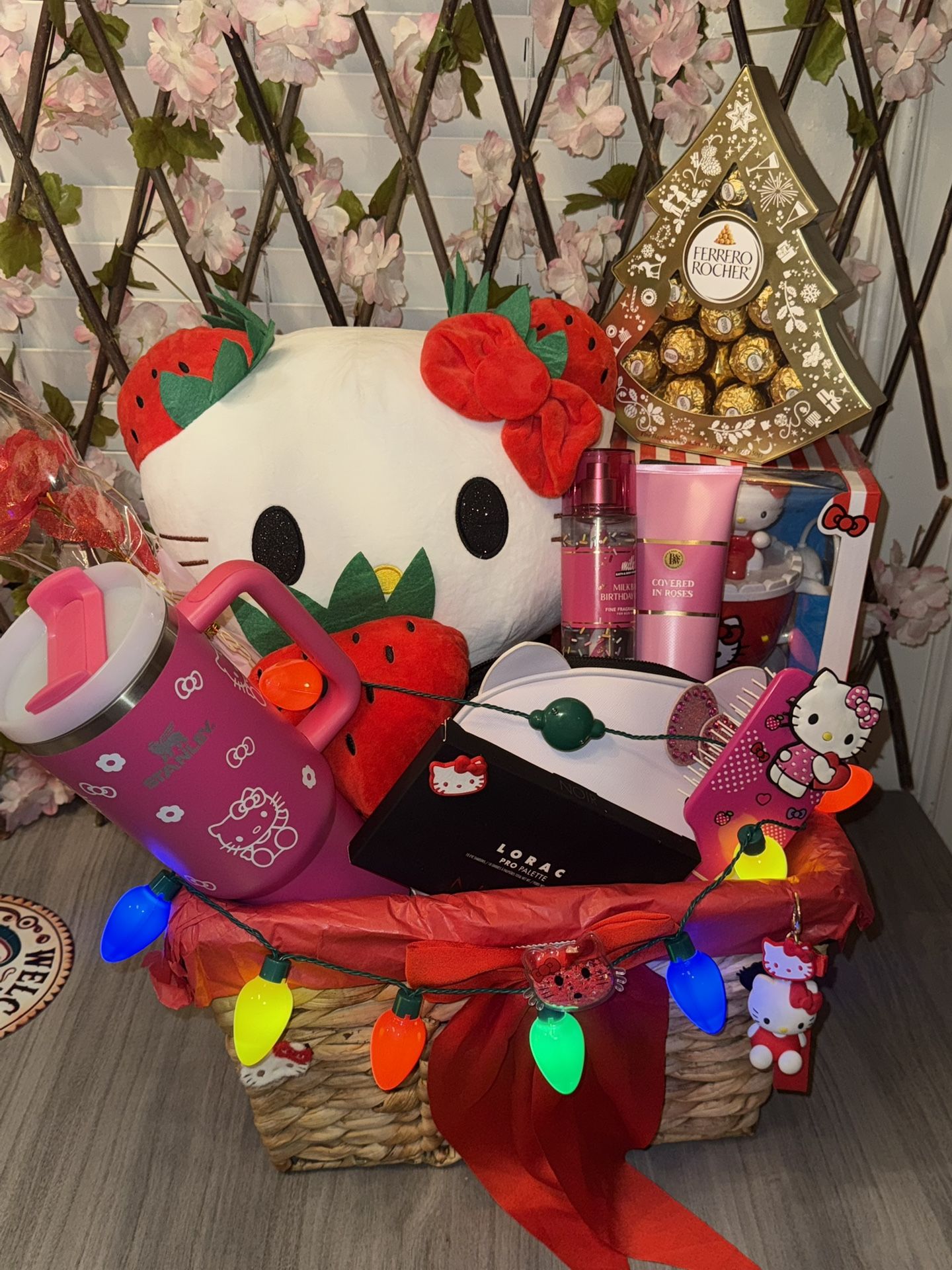 Hello Kitty Christmas Basket 