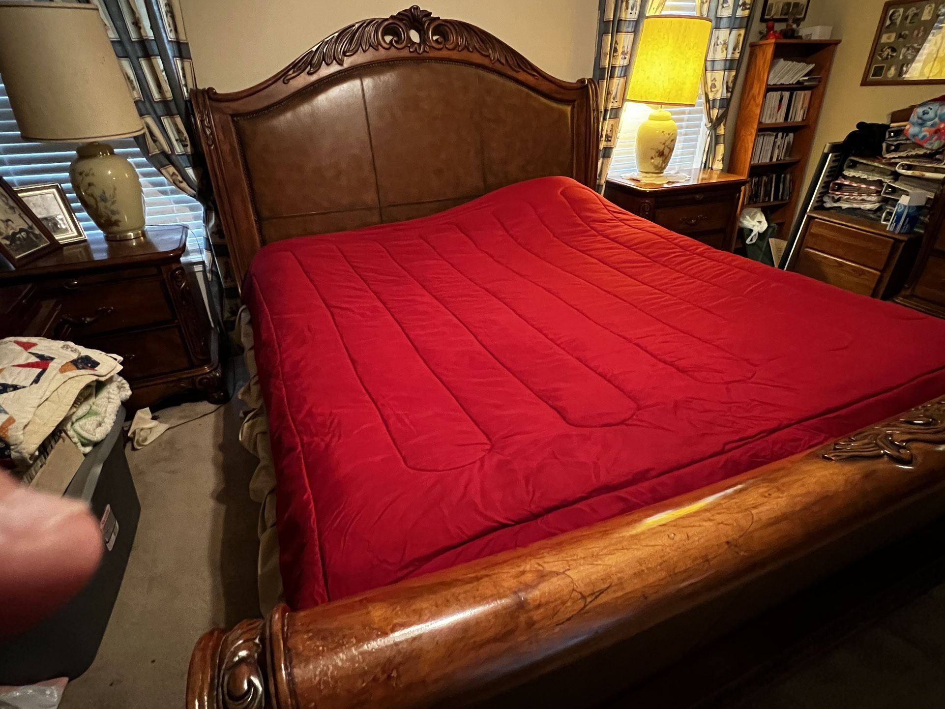 Henredon Eastern King Sleigh Bed 4 piece Bedroom set