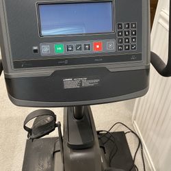 Matrix R50 Recumbent Bike With Console