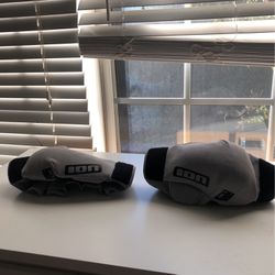 Selling My Ion-K Pact Zip Knee Pads. ( For Mountain biking , Downhill )  Thumbnail